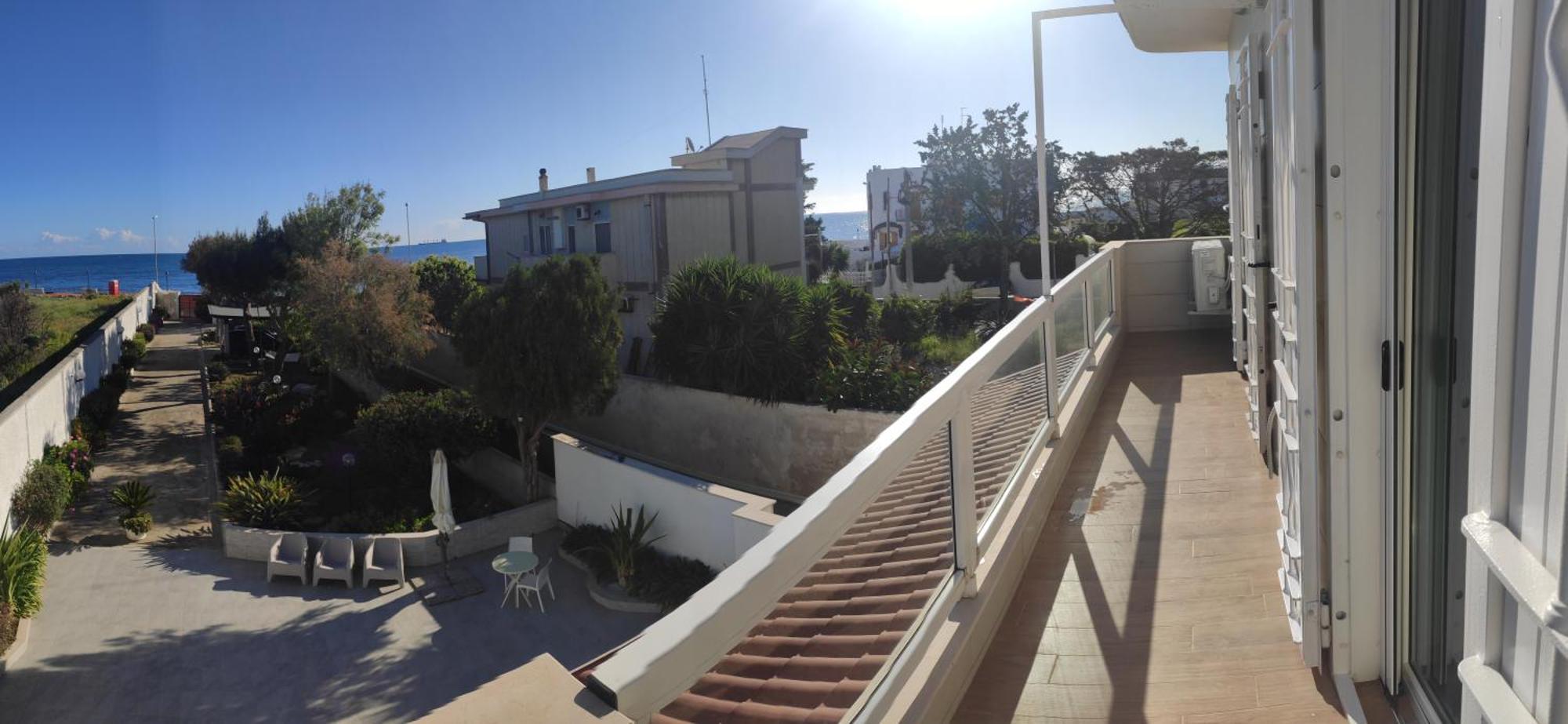 Seagull Apartments - Front And Sea View & Airport Bari Exterior foto